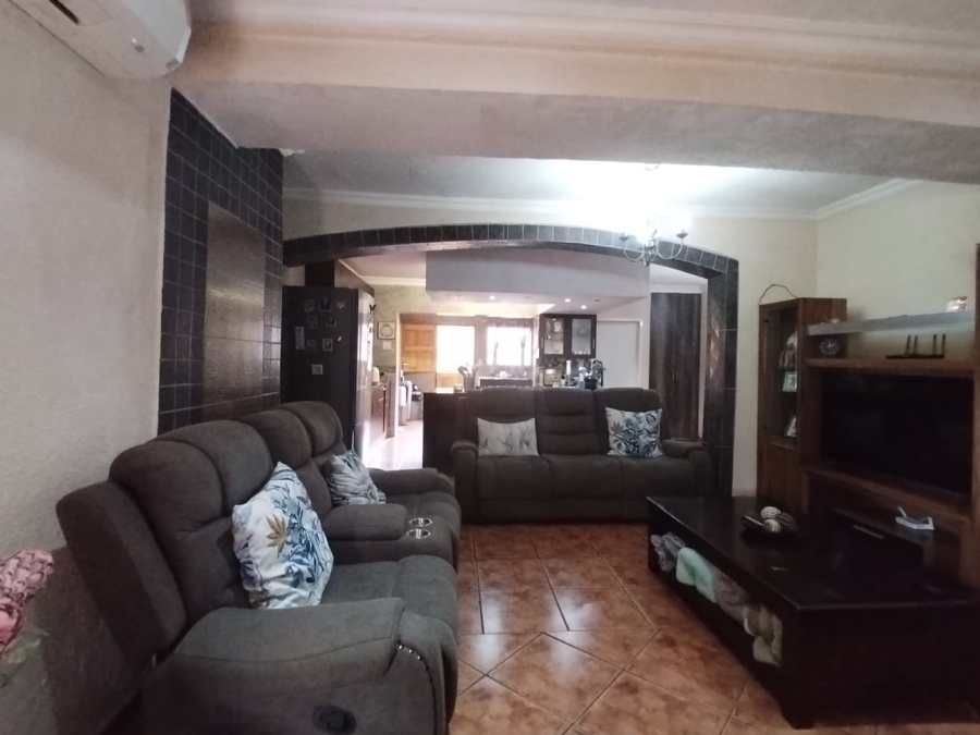 3 Bedroom Property for Sale in Safari Gardens North West